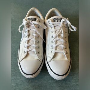 Converse men’s leather low-top sneaker